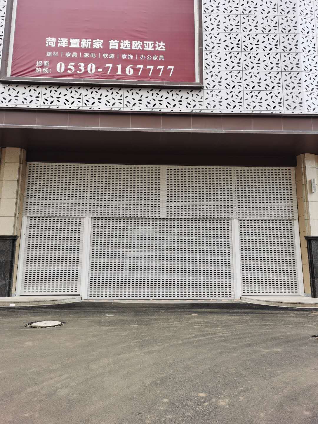 酸碱性物溶液与卷帘门榨取接触