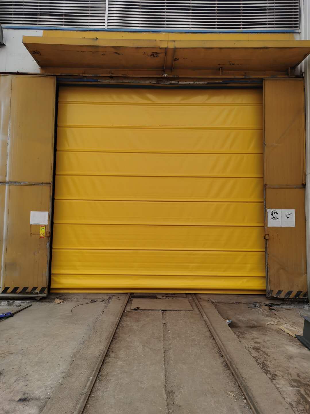 怎样避免卷帘门包箱的下垂？？？