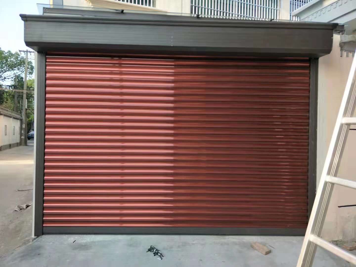 建议装置卷帘门前举行相关丈量