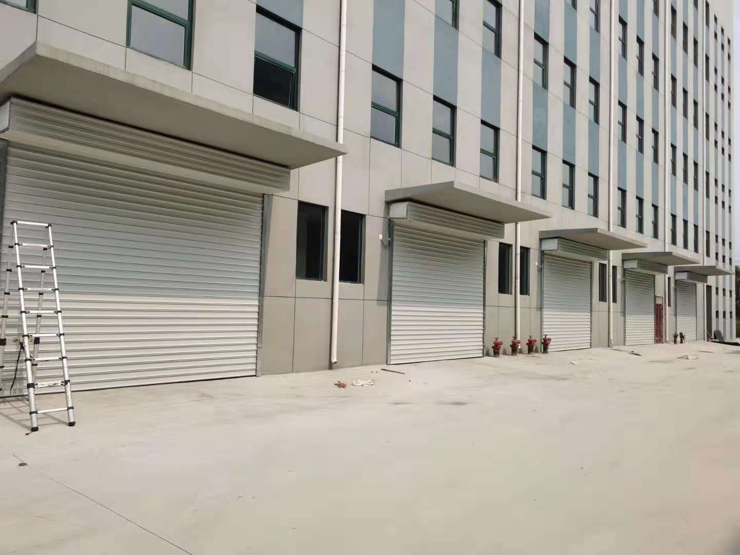 种种型的店面都喜欢用卷帘门的缘故原由