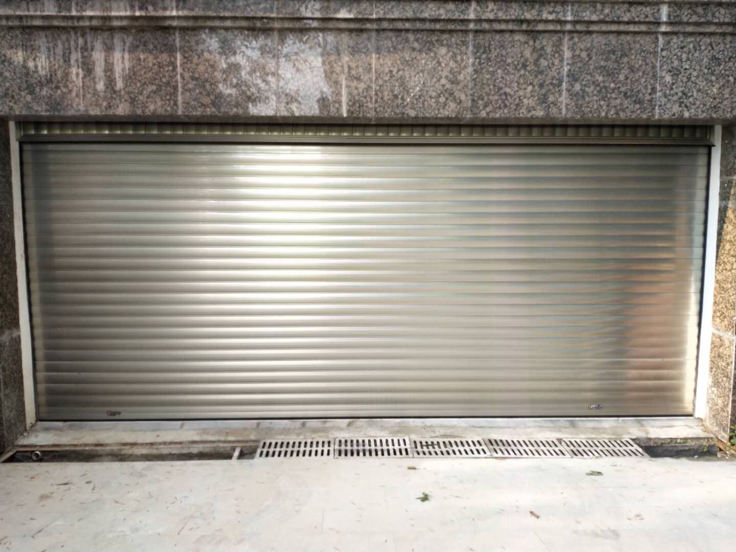 神奇卷帘门，，，开启无限可能